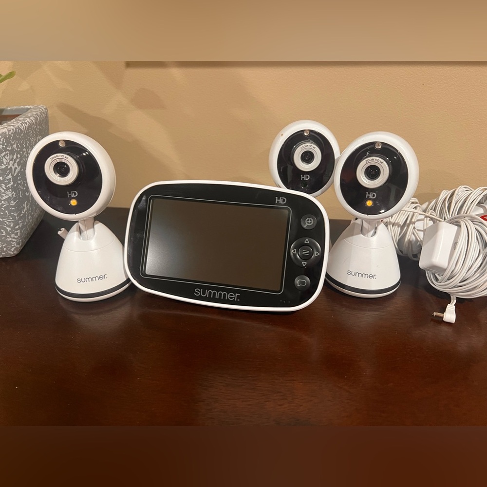 Baby Pixel Zoom HD video 5” display and 3 cameras